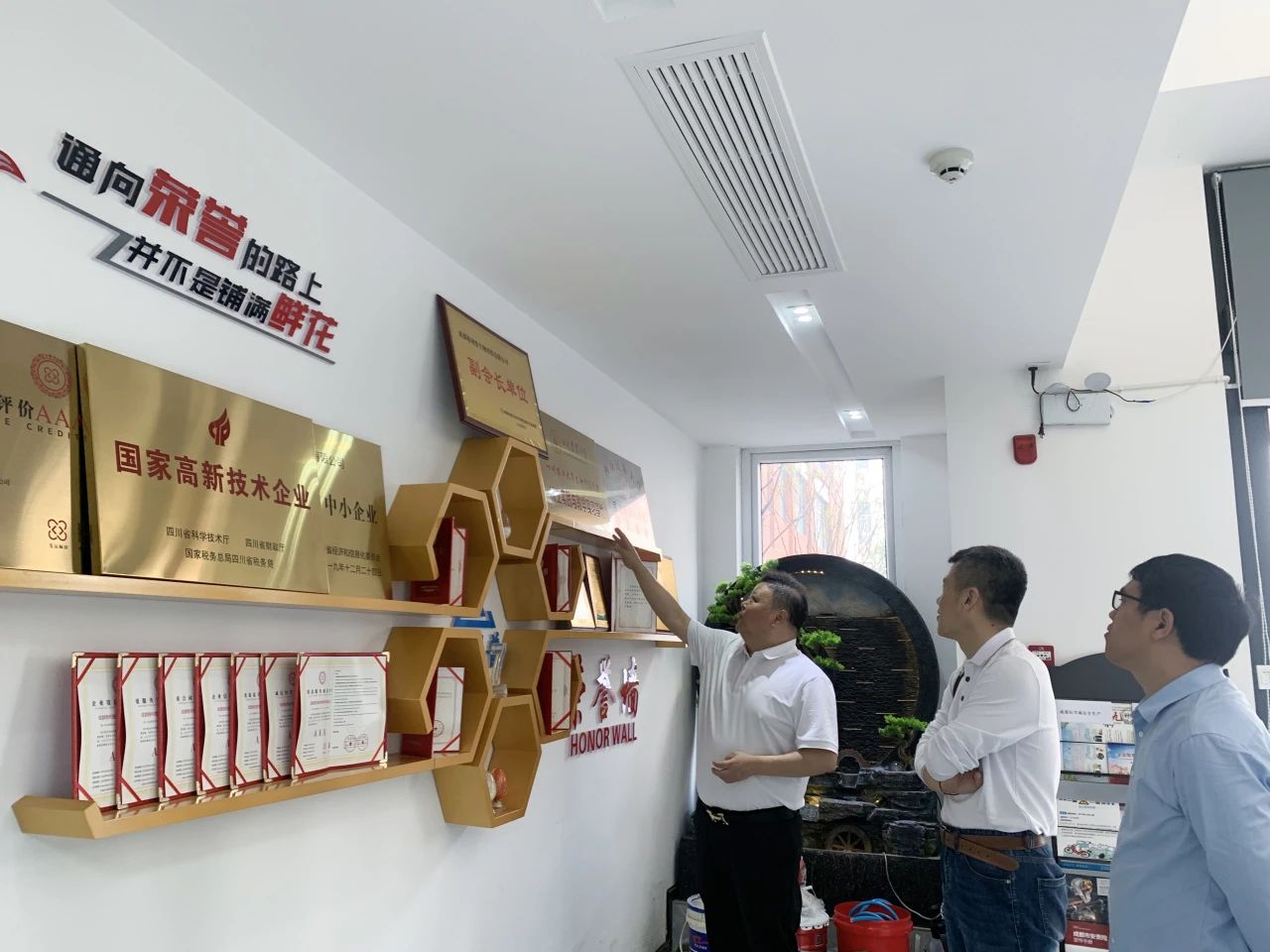 普菲德| 成都醫(yī)學(xué)院,關(guān)愛實(shí)習(xí)助成長,走訪企業(yè)促交流